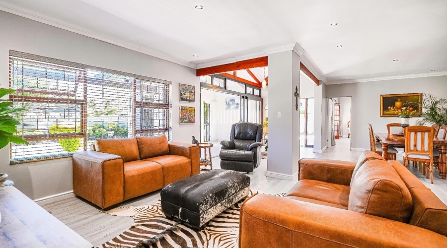 4 Bedroom Property for Sale in Heather Park Western Cape